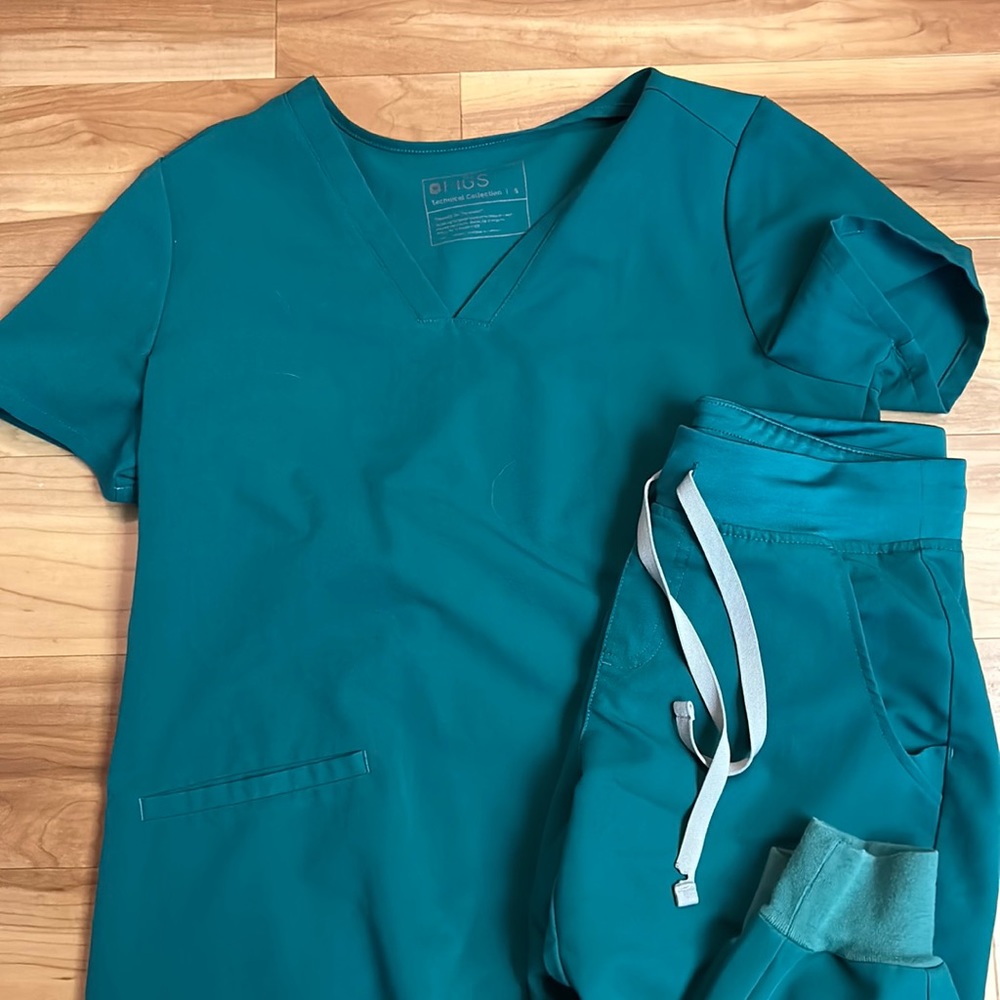 Figs scrubs